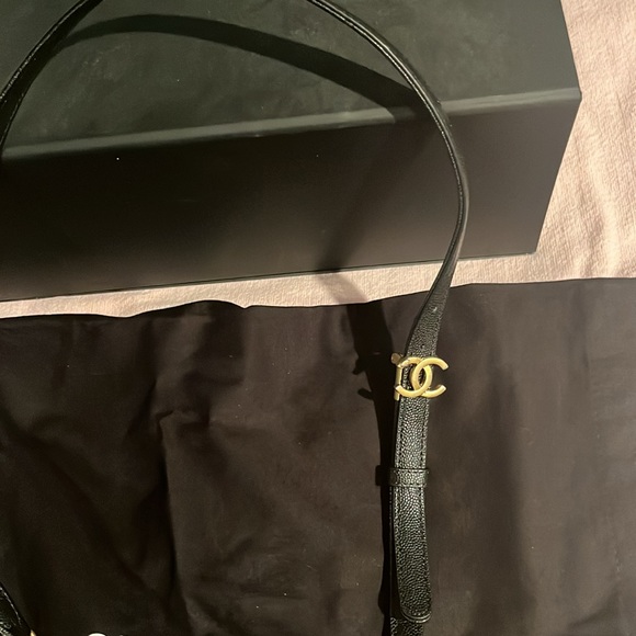 BRAND NEW CHANEL MESSENGER BAG - Picture 3 of 8